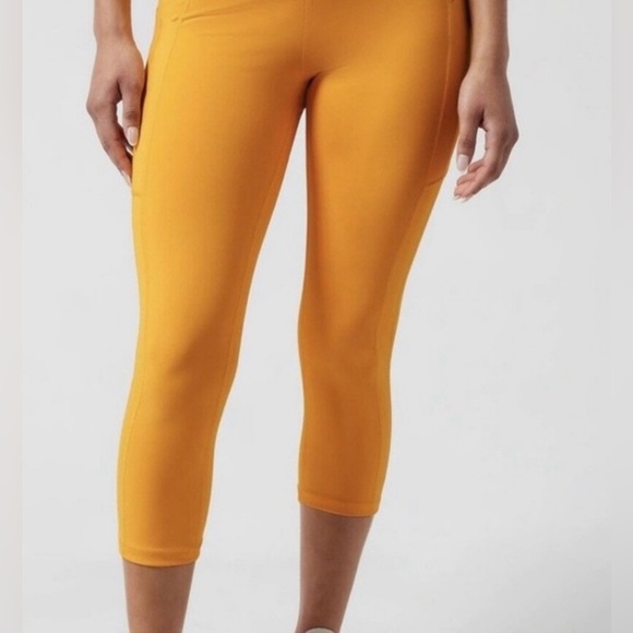 NWT Athleta Ultimate stash II Capri size Large. - Picture 3 of 10